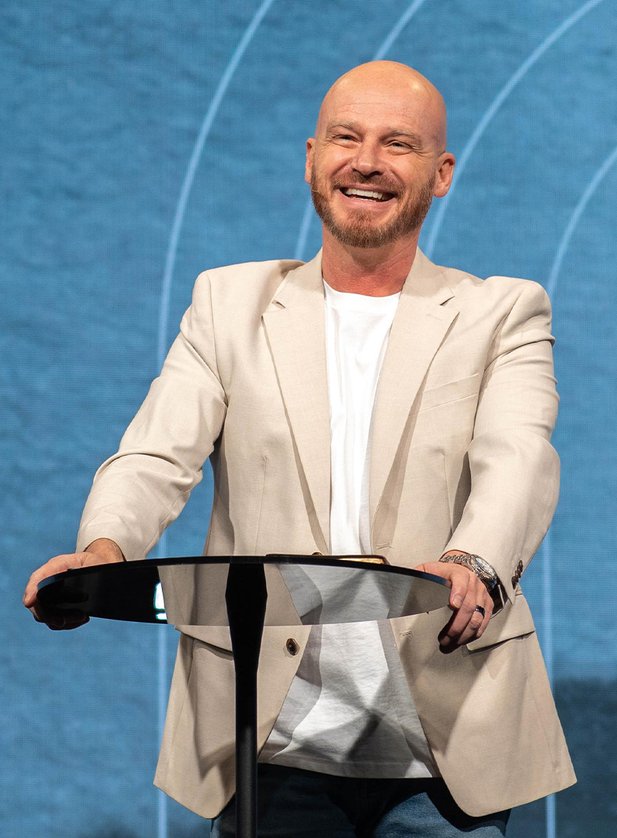 pastor-andres-spyker